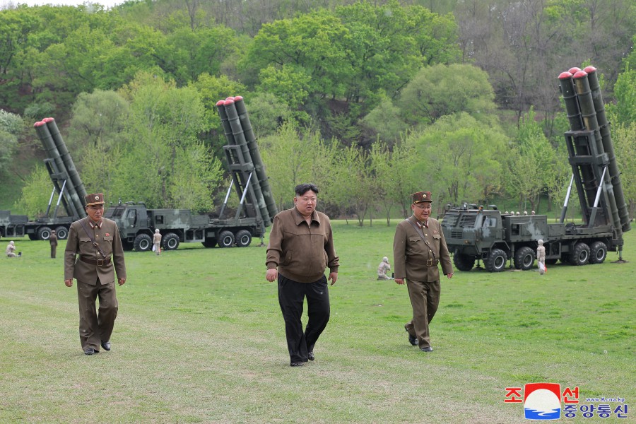 Rapporto sulla partecipazione delle subunità missilistiche...trattacco nucleare, diretta dallo stimato
compagno Kim Jong Un